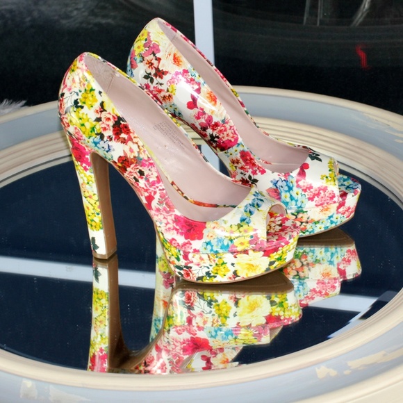 Nine West Shoes - Nine West Floral Platform Heels